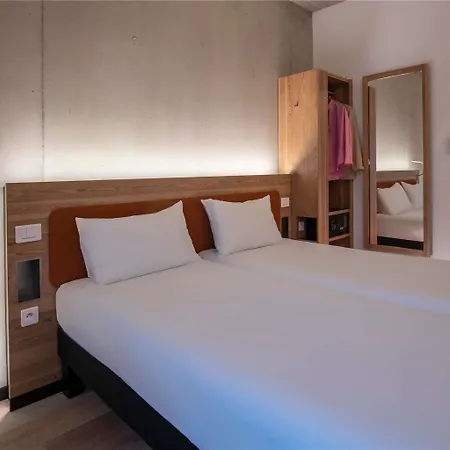 Ibis Styles Napoleon Hotel 3*