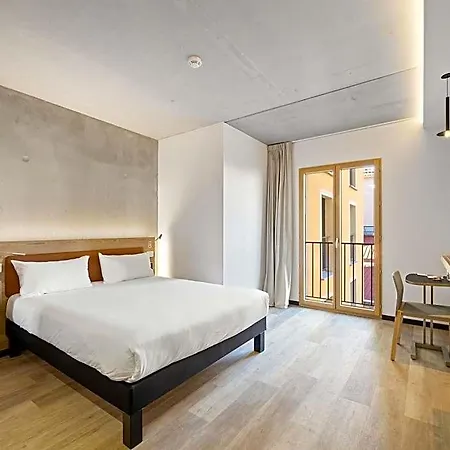 Ibis Styles Napoleon Hotel