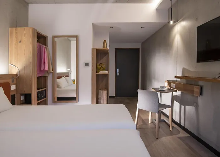 Ibis Styles Napoleon Hotel