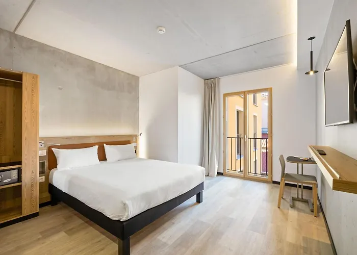 Ibis Styles Napoleon Hotel