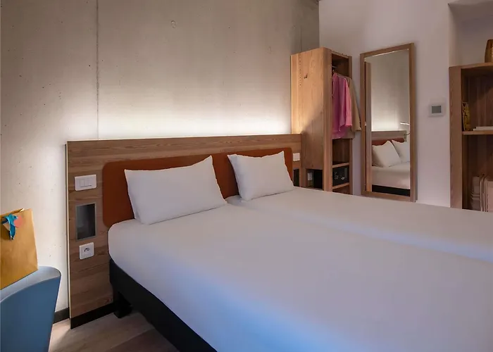 Ibis Styles Napoleon Hotel 3*